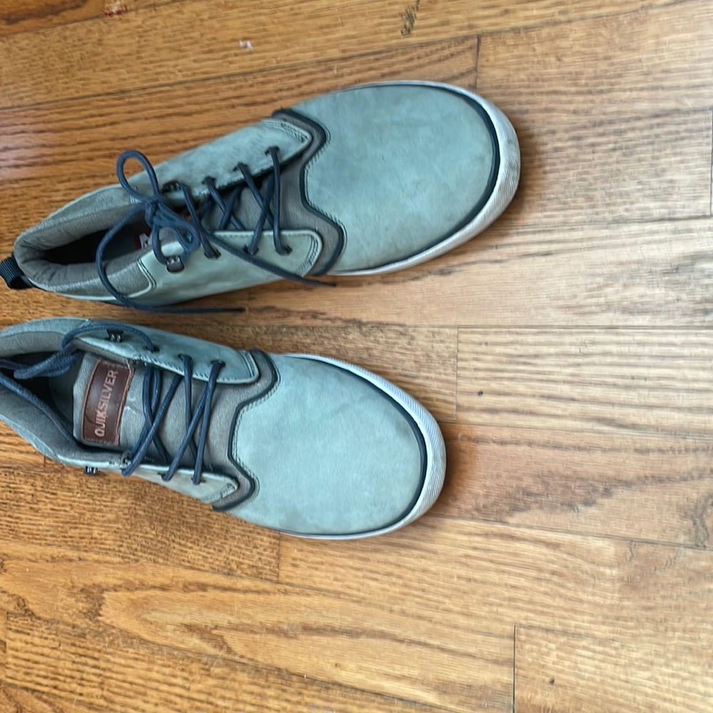 Men's Quicksilver mid-top sneakers with speed hooks. Good shape-gently worn